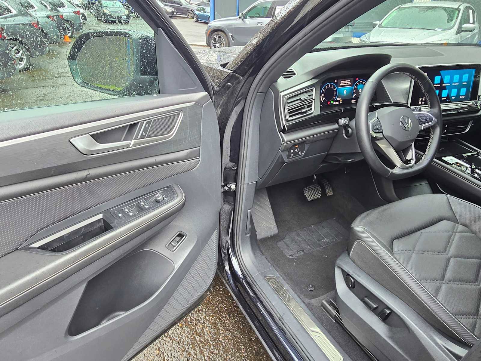 Used 2025 Volkswagen Atlas Cross Sport SE image 19