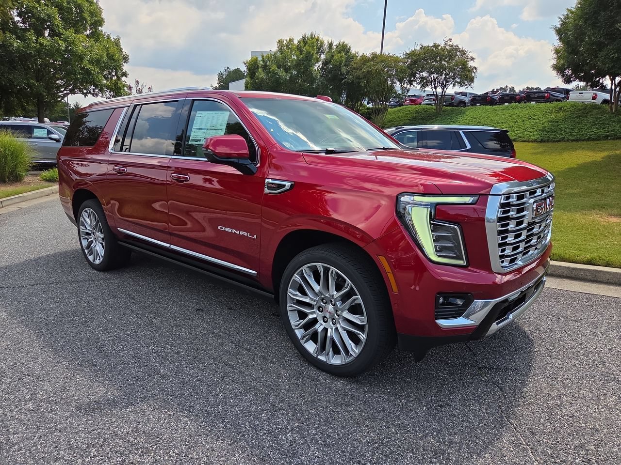 New 2026 GMC Yukon XL Denali w/ Denali Reserve Package AWD/4WD image 2