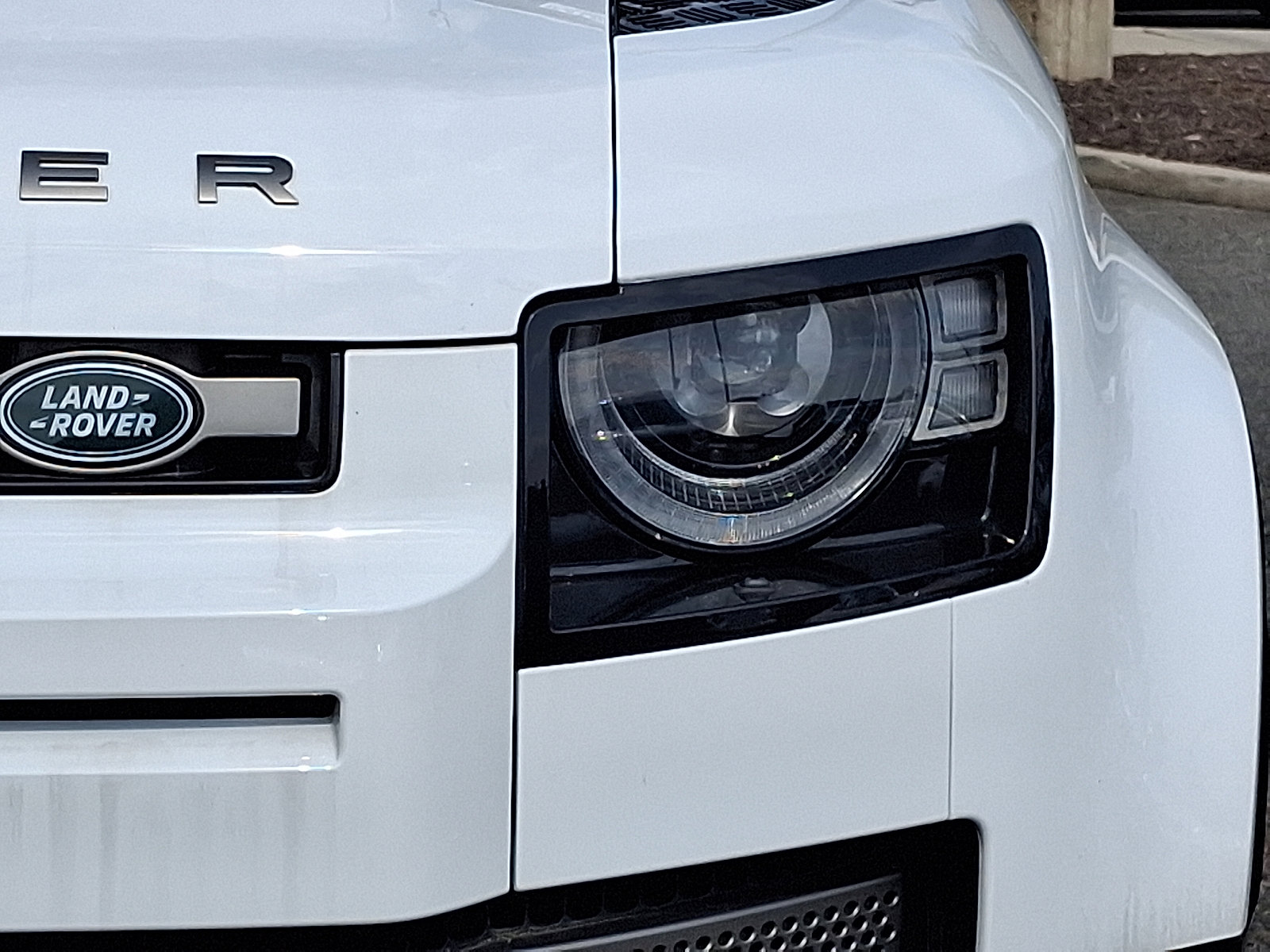 Used 2022 Land Rover Defender 110 X-Dynamic HSE image 9