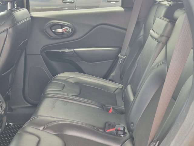 Used 2019 Jeep Cherokee Latitude Plus FWD image 16
