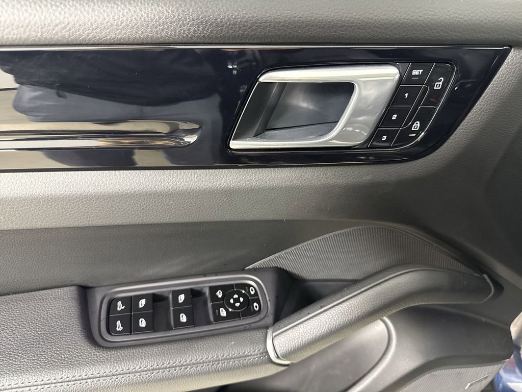 Certified 2021 Porsche Cayenne Coupe image 33