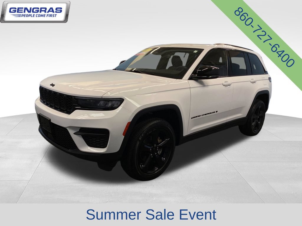 Used 2023 Jeep Grand Cherokee Altitude AWD/4WD image 3