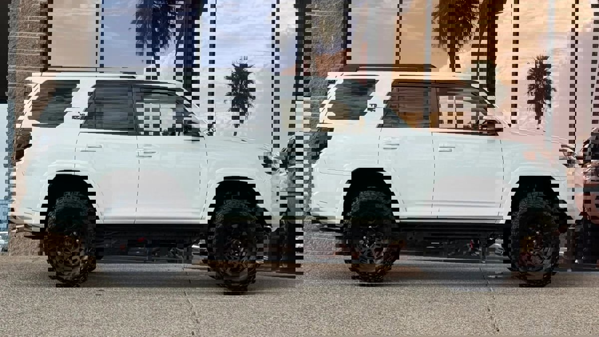 Used 2018 Toyota 4Runner TRD Off-Road Premium AWD/4WD image 14