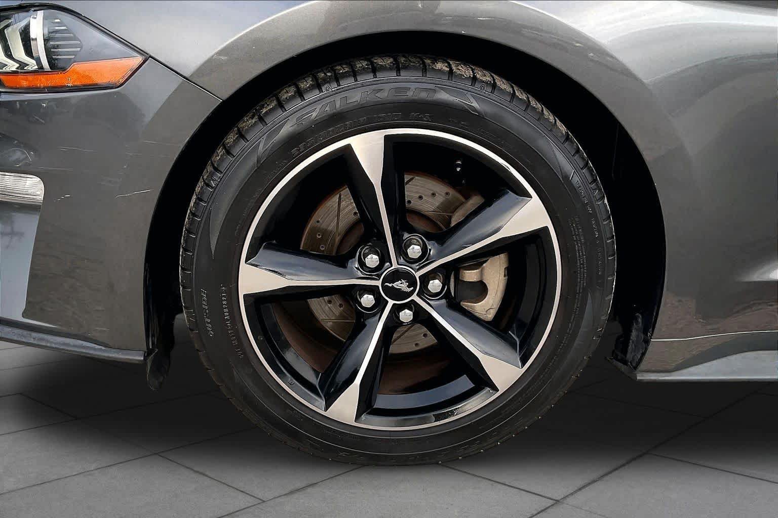 Used 2018 Ford Mustang Coupe RWD image 10