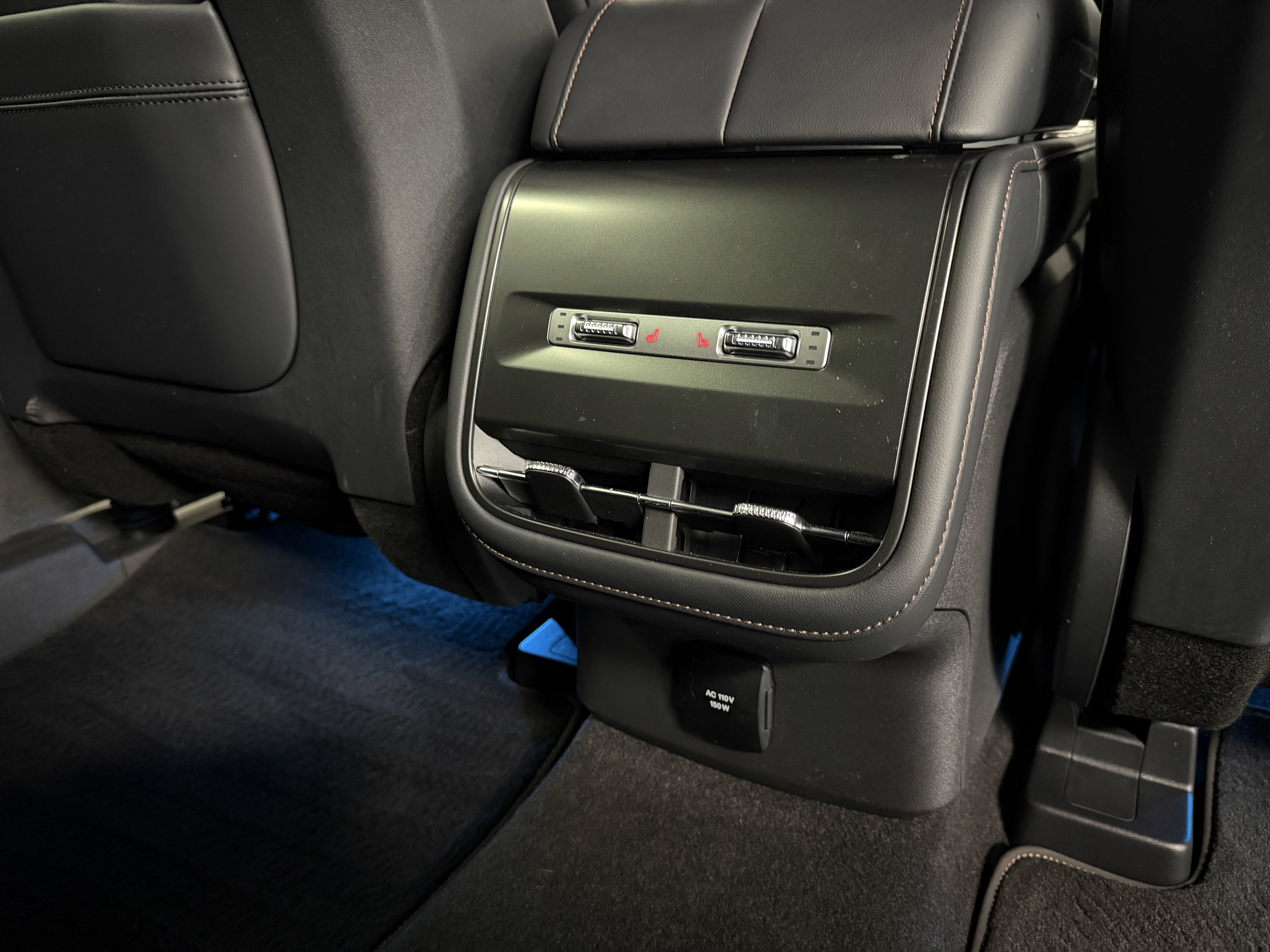 Used 2025 Lincoln Nautilus Premier w/ Equipment Group 102A image 24