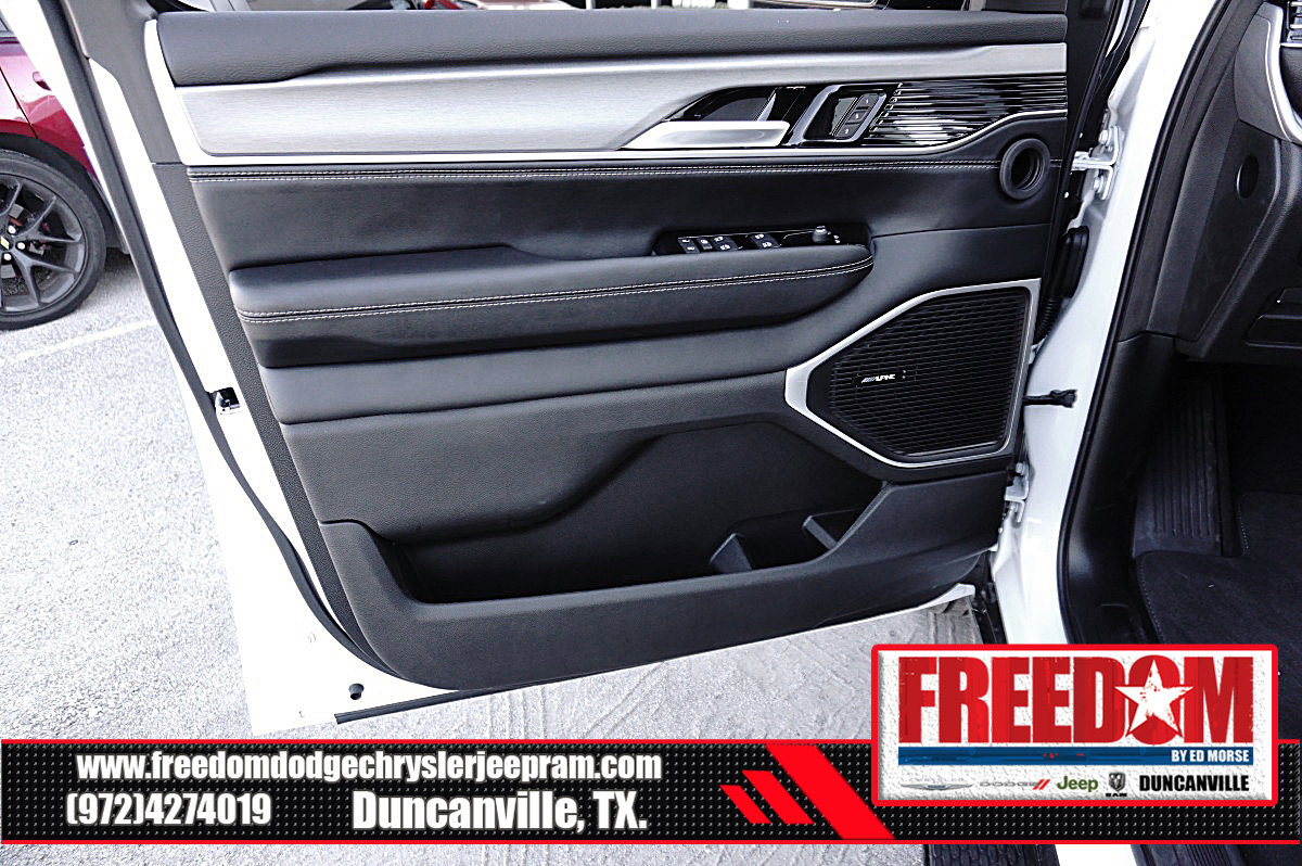 New 2025 Jeep Wagoneer L Series II w/ Premium Group I image 39