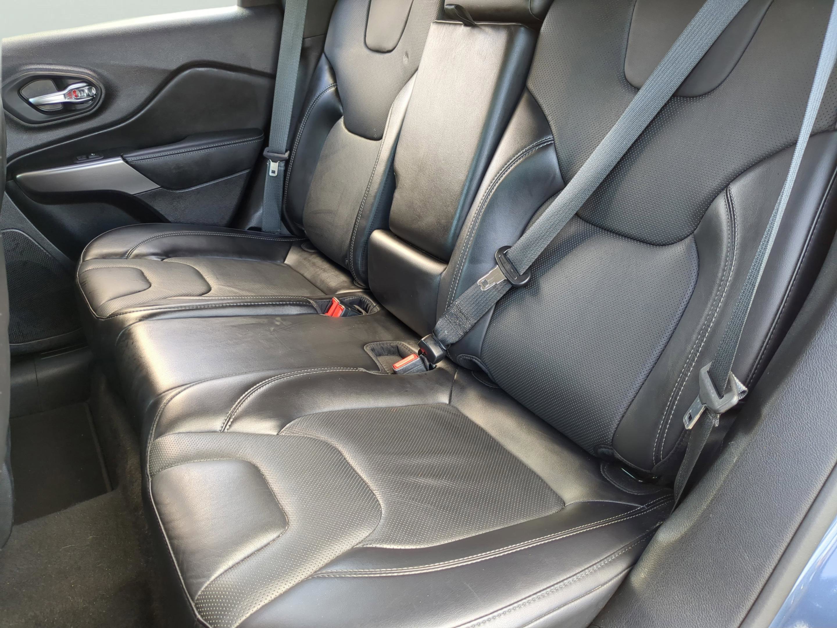 Used 2021 Jeep Cherokee Latitude Lux FWD image 21