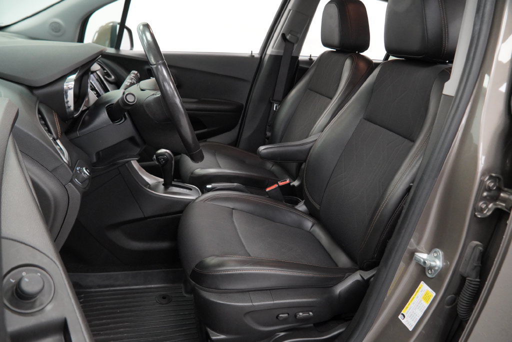 Used 2021 Chevrolet Trax LT w/ Driver Confidence Package AWD/4WD image 4