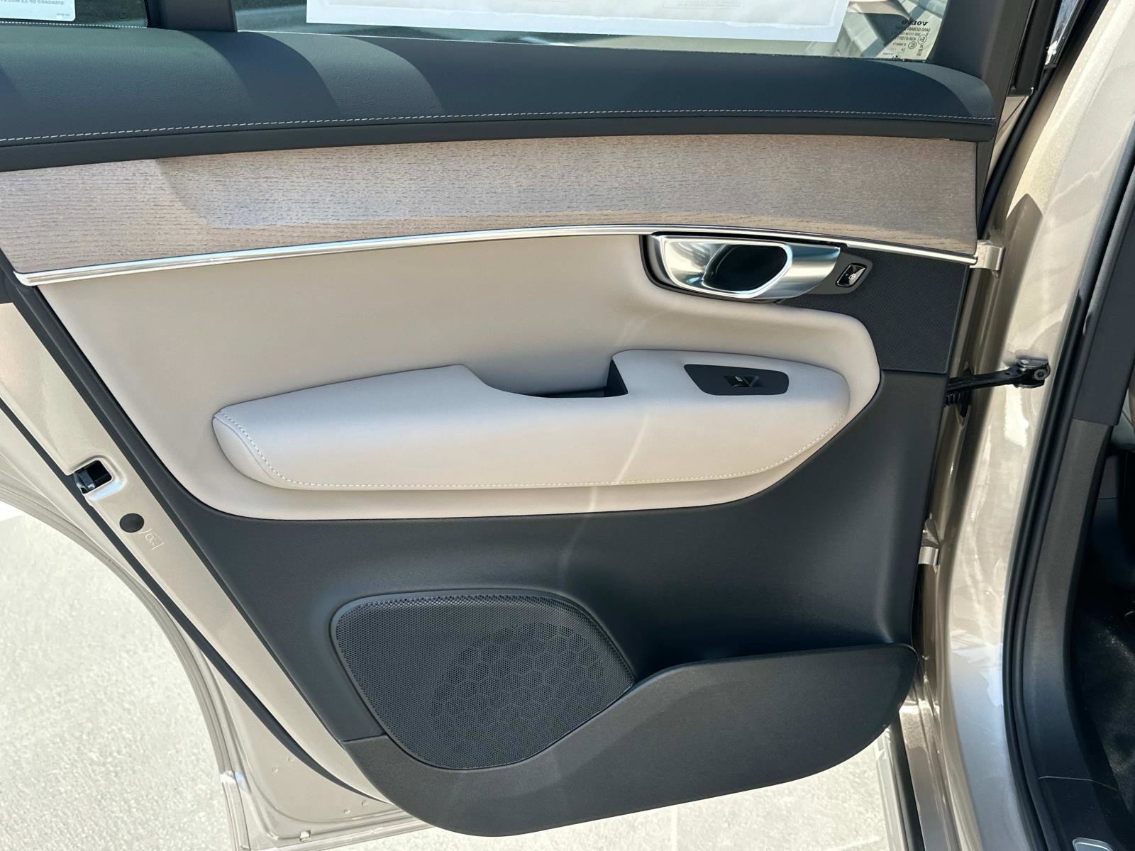 New 2026 Volvo XC90 T8 Plus image 16