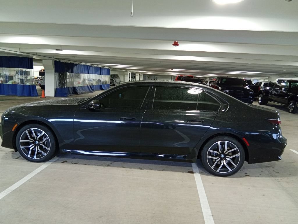 Certified 2024 BMW 740i RWD image 8