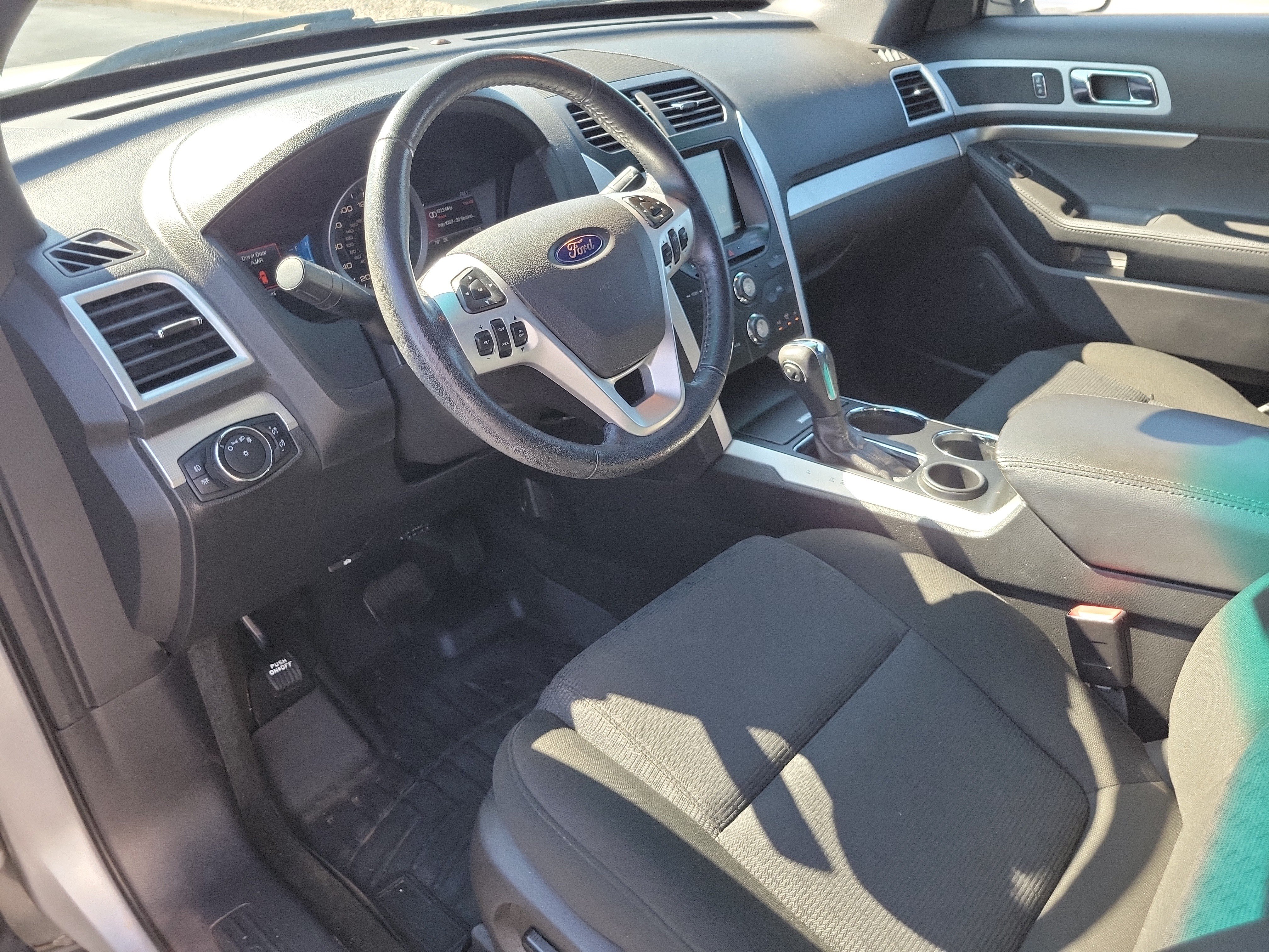 Used 2014 Ford Explorer XLT w/ Equipment Group 201A FWD image 19