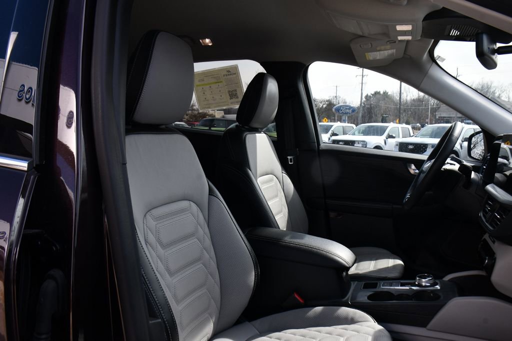 Used 2023 Ford Escape Platinum w/ Premium Technology Package image 16