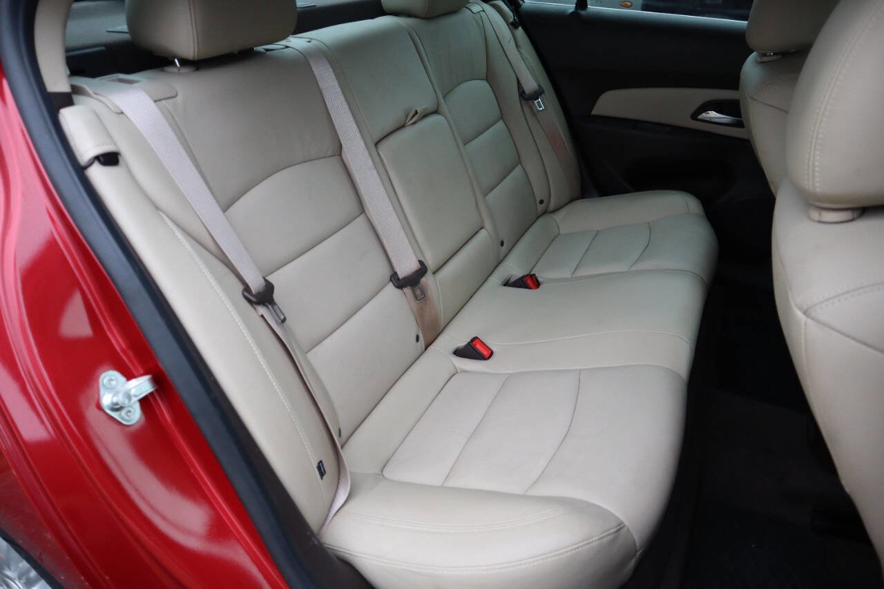 Used 2014 Chevrolet Cruze Diesel w/ Enhanced Safety Package image 13