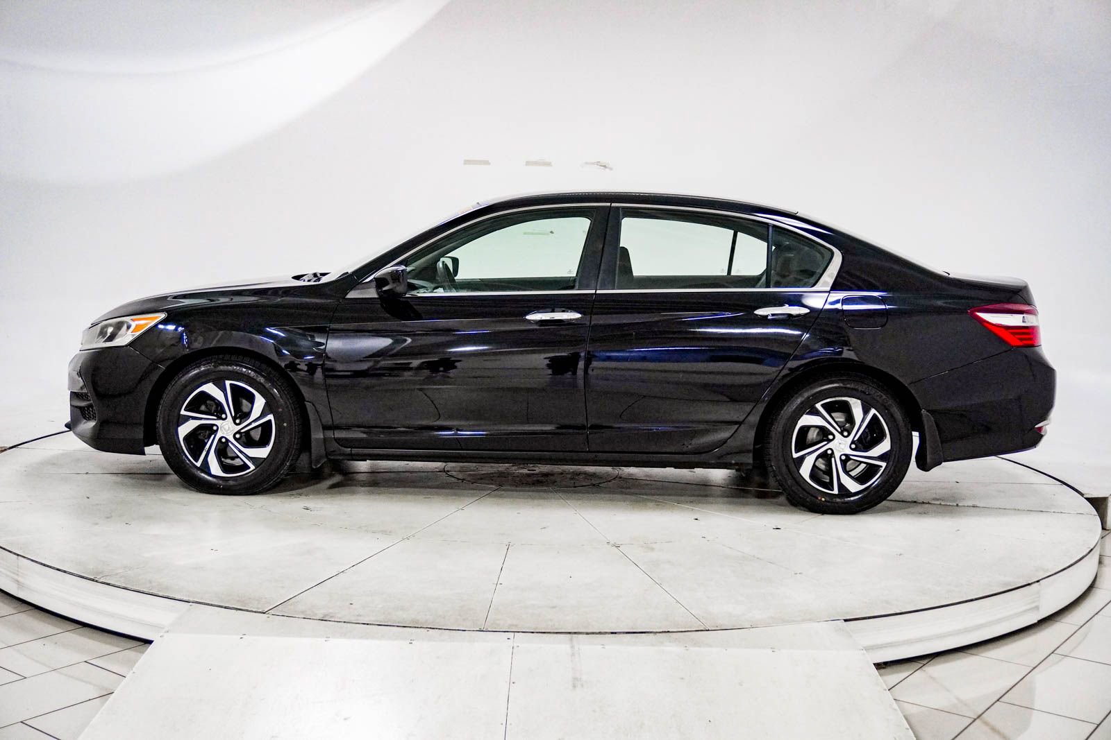 Used 2016 Honda Accord LX image 5
