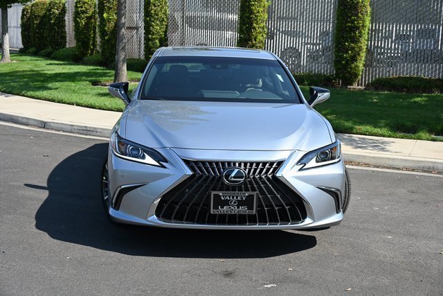 New 2025 Lexus ES 300h w/ Premium Package image 2