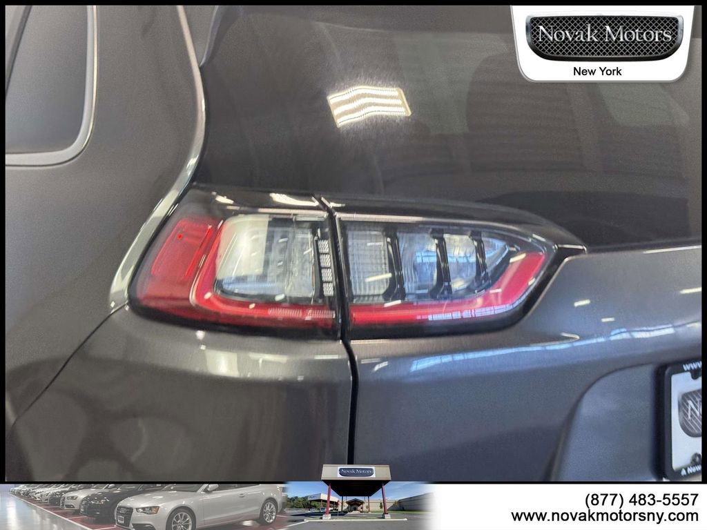 Used 2022 Jeep Cherokee Limited AWD/4WD image 9