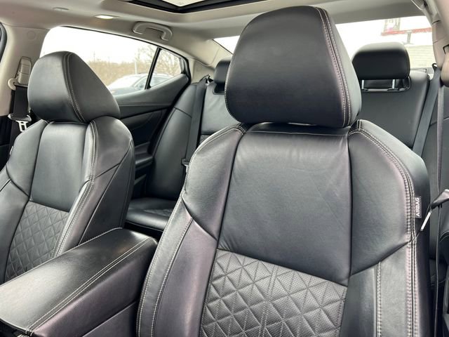 Used 2017 Nissan Maxima Platinum image 11