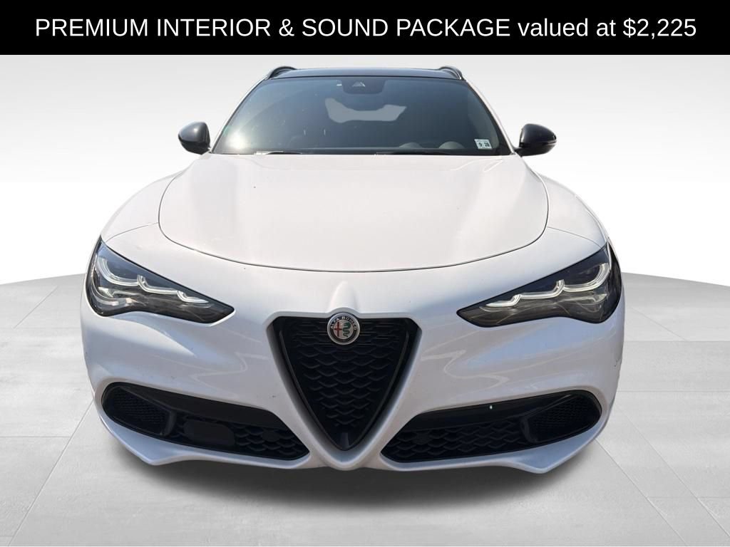 Used 2024 Alfa Romeo Stelvio Veloce AWD/4WD image 2