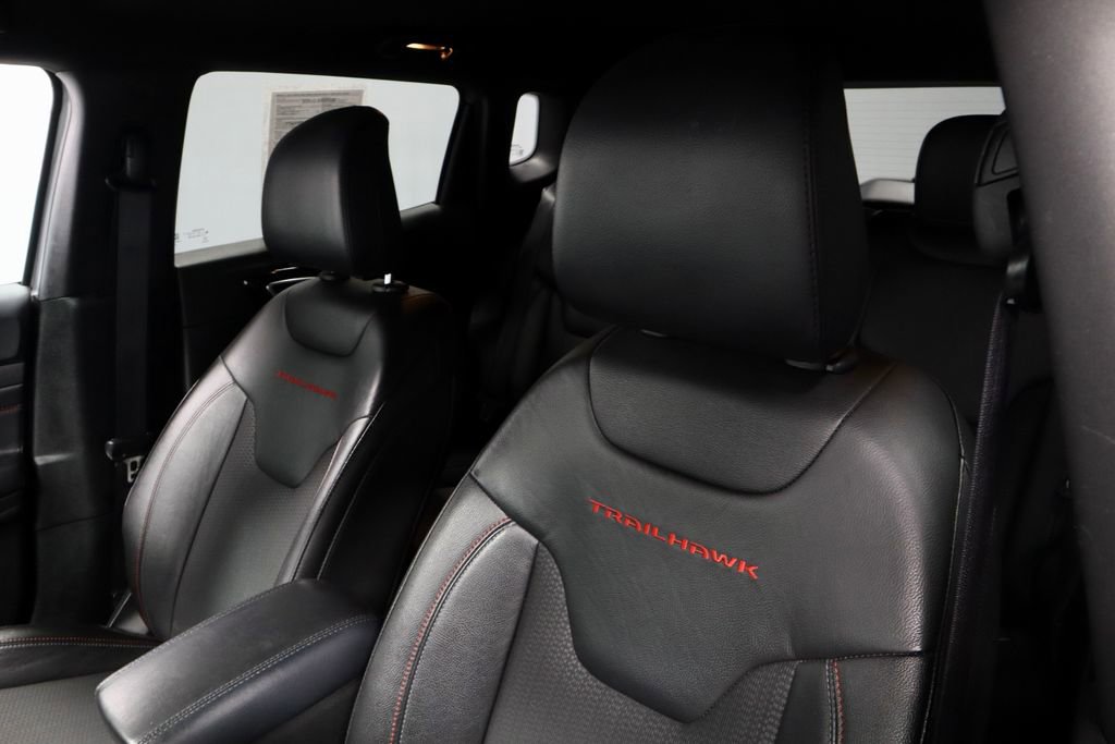 Used 2025 Jeep Compass Trailhawk AWD/4WD image 25