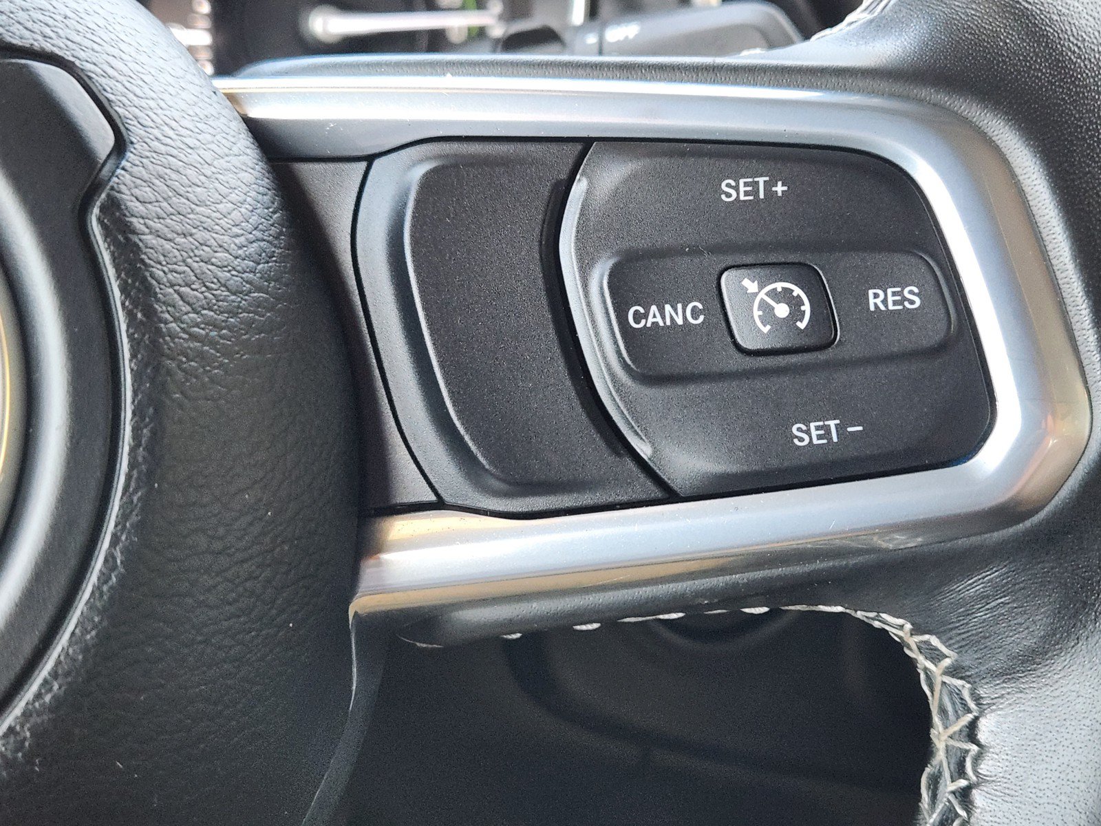 Used 2021 Jeep Wrangler Unlimited Sahara w/ Cold Weather Group AWD/4WD image 22