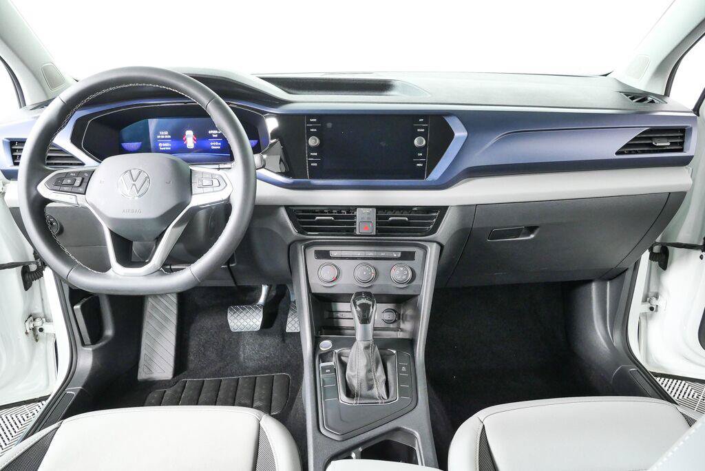 Certified 2022 Volkswagen Taos SE FWD image 17