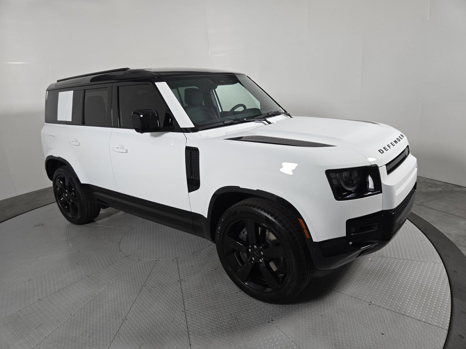 New 2026 Land Rover Defender 110 X-Dynamic SE AWD/4WD image 16