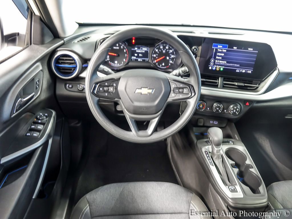 Certified 2025 Chevrolet Trax LS w/ LS Convenience Package FWD image 12