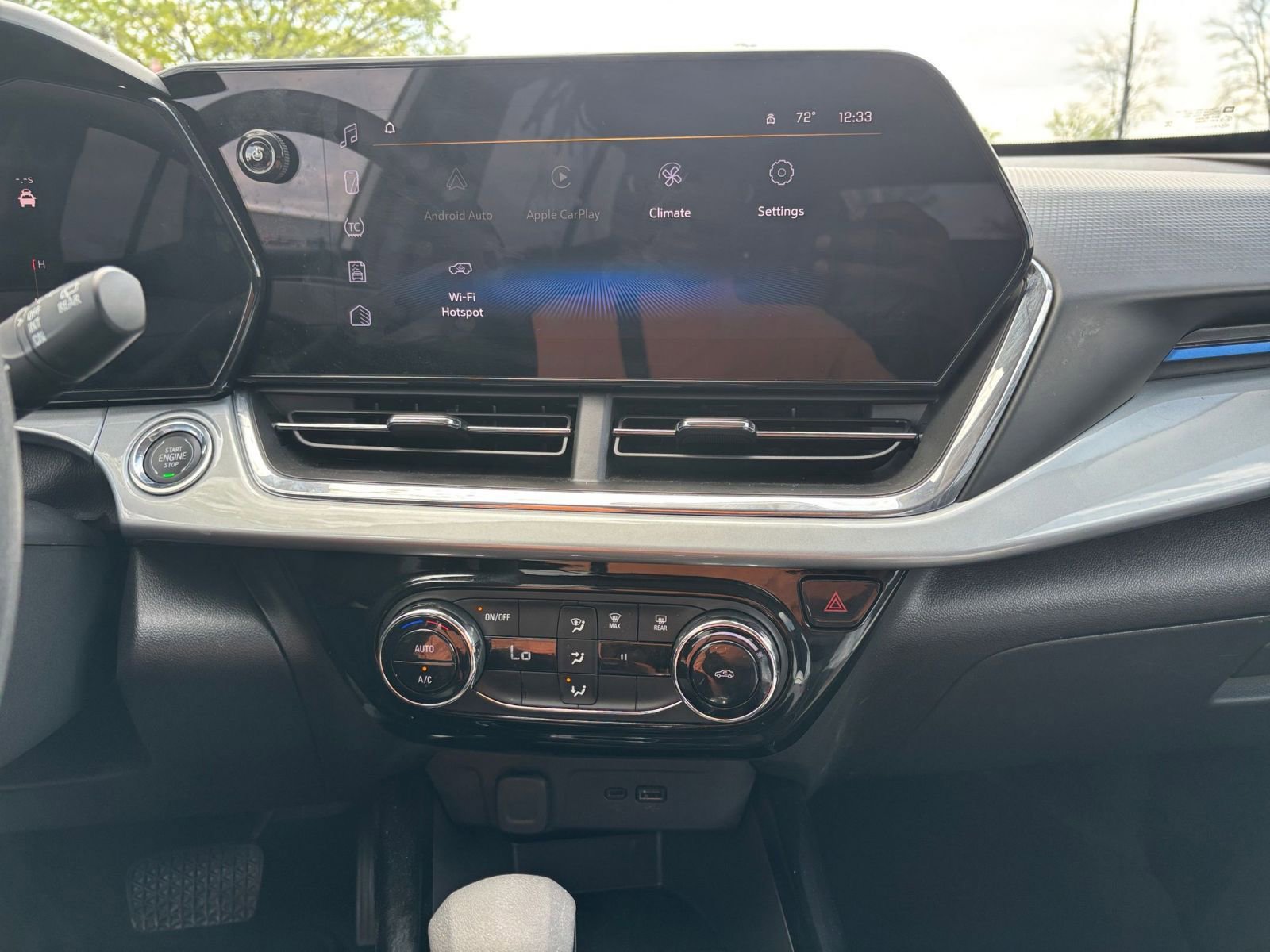 Used 2025 Chevrolet Trax LT image 17