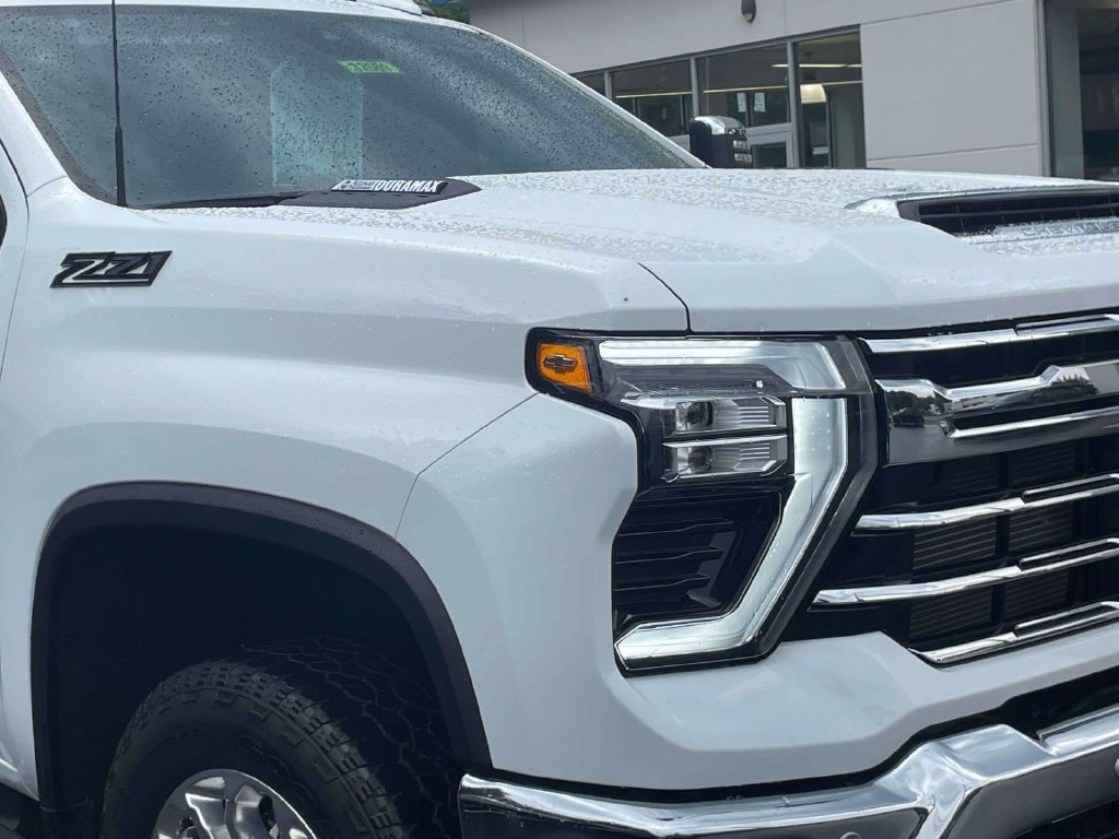 Used 2024 Chevrolet Silverado 3500 LTZ w/ LTZ Convenience Package AWD/4WD image 8