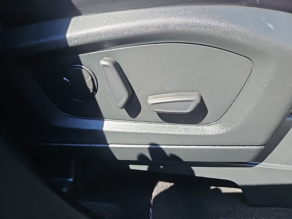 Used 2023 Ford Explorer XLT w/ Equipment Group 202A image 31