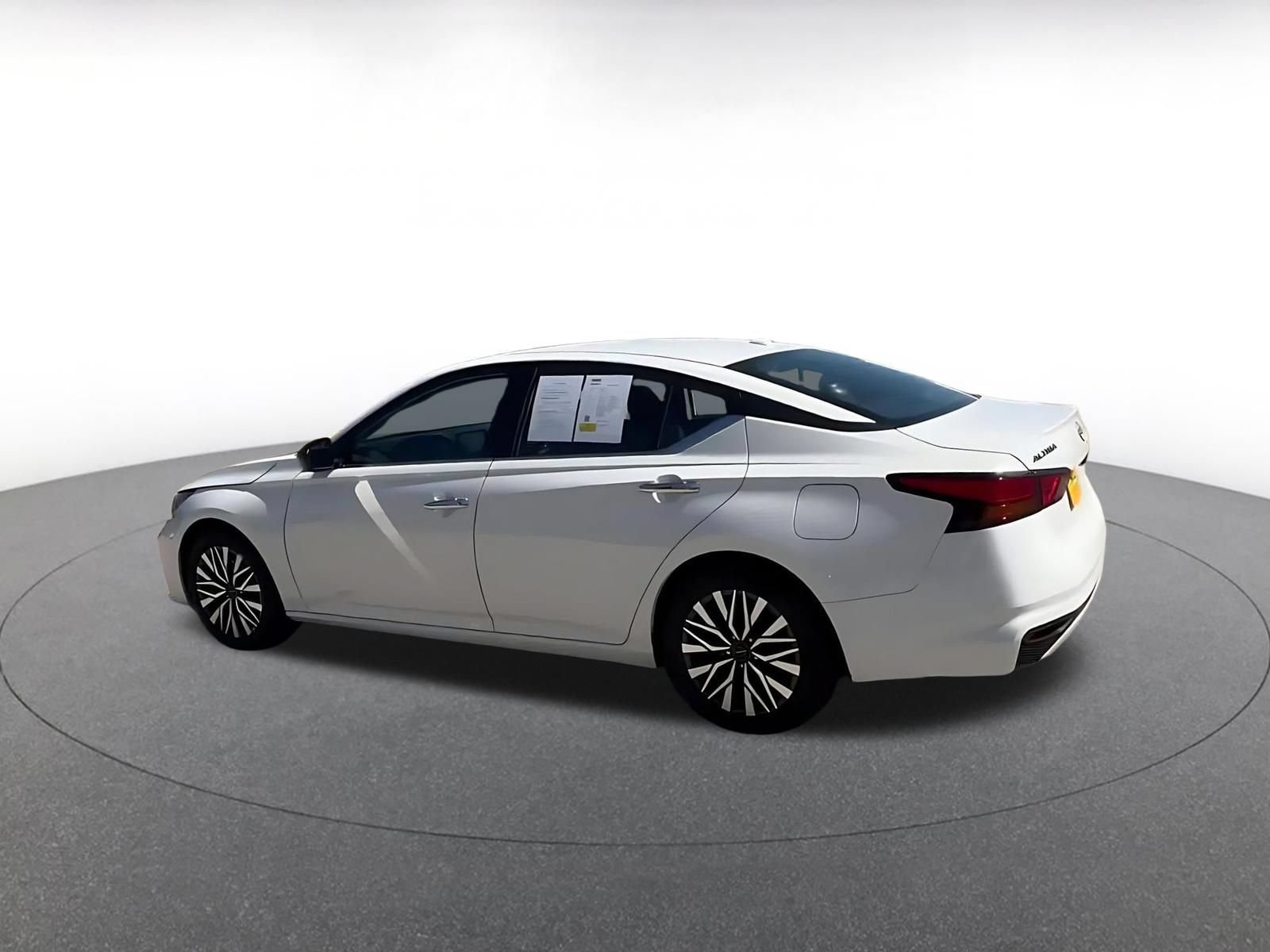 Used 2025 Nissan Altima 2.5 SV FWD image 8
