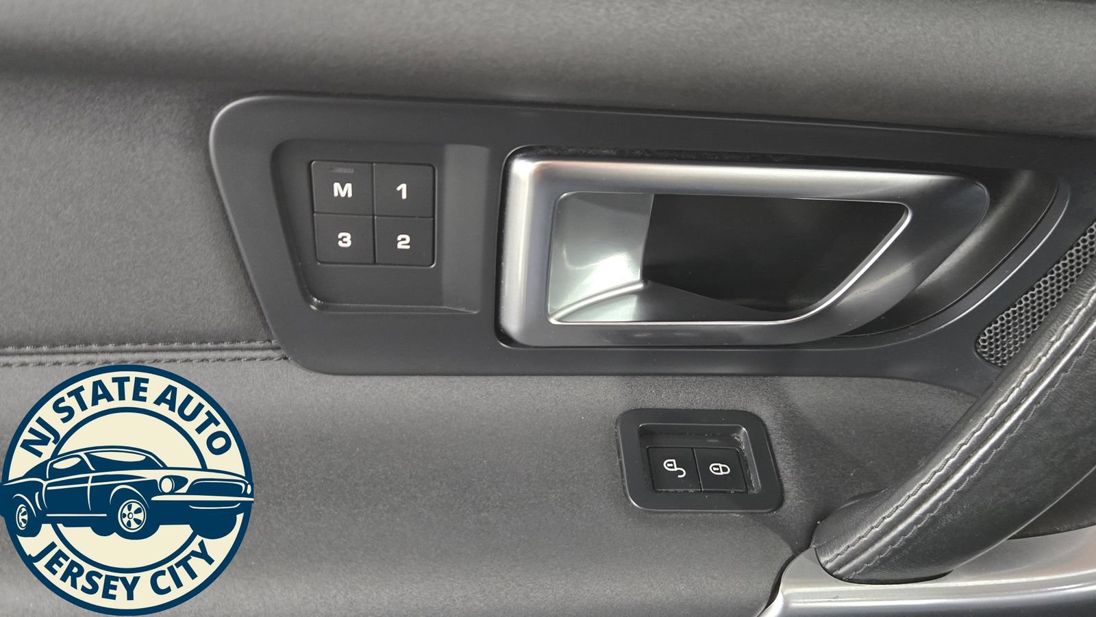 Used 2019 Land Rover Discovery Sport HSE AWD/4WD image 23