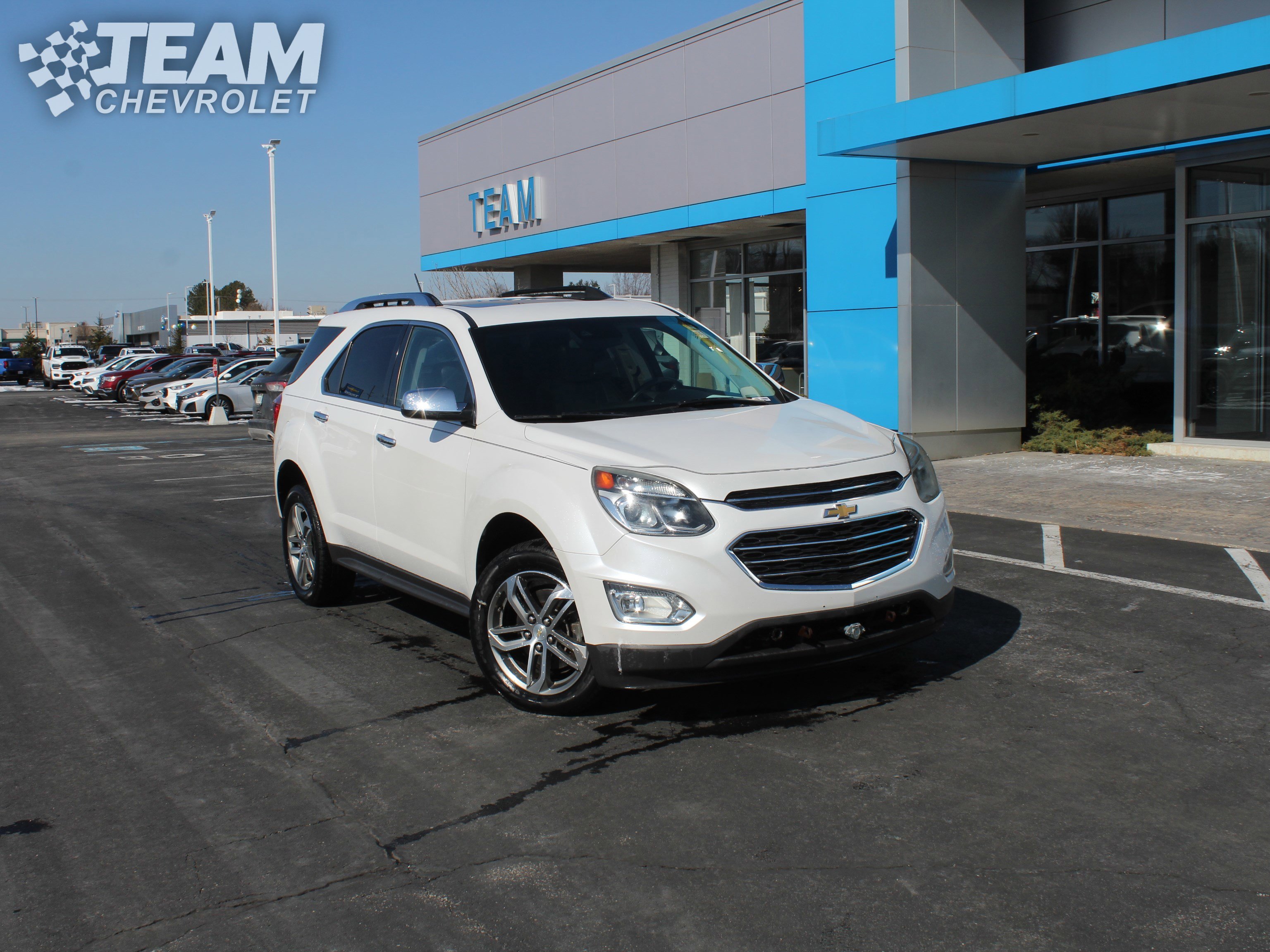 Used 2017 Chevrolet Equinox Premier w/ Enhanced Convenience Package image 2