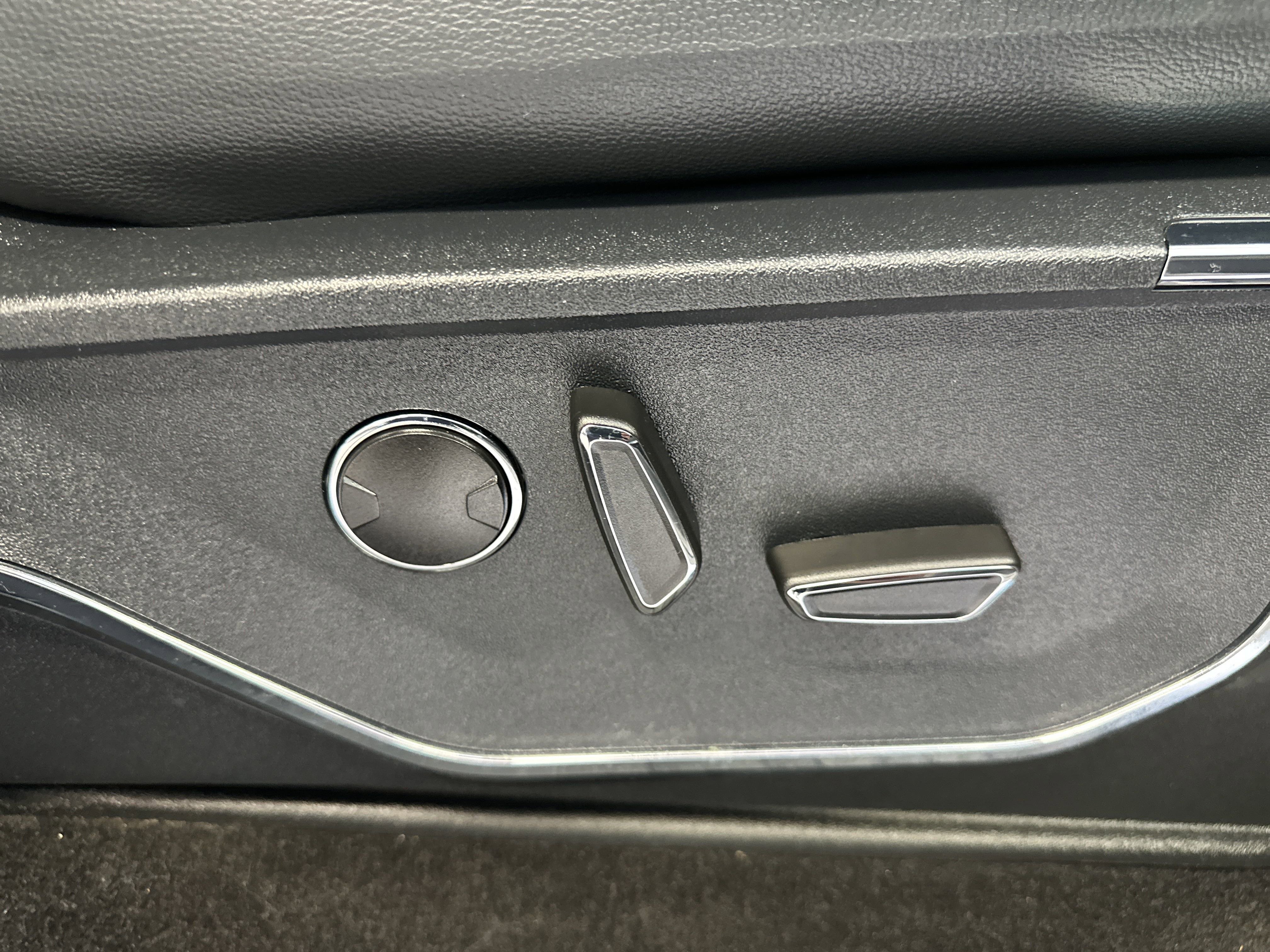 Certified 2022 Ford F150 Lariat w/ Equipment Group 502A High image 25