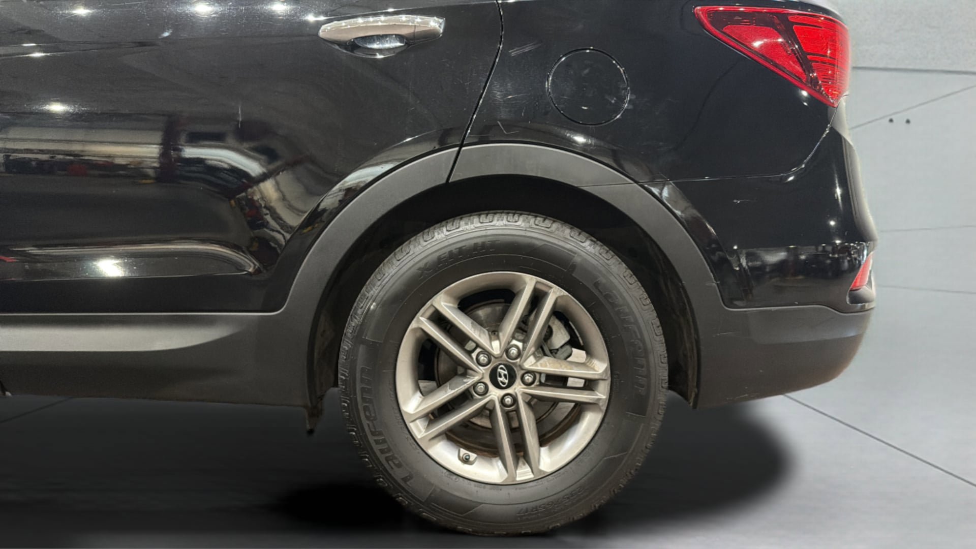 Used 2017 Hyundai Santa Fe Sport w/ Cargo Package FWD image 37