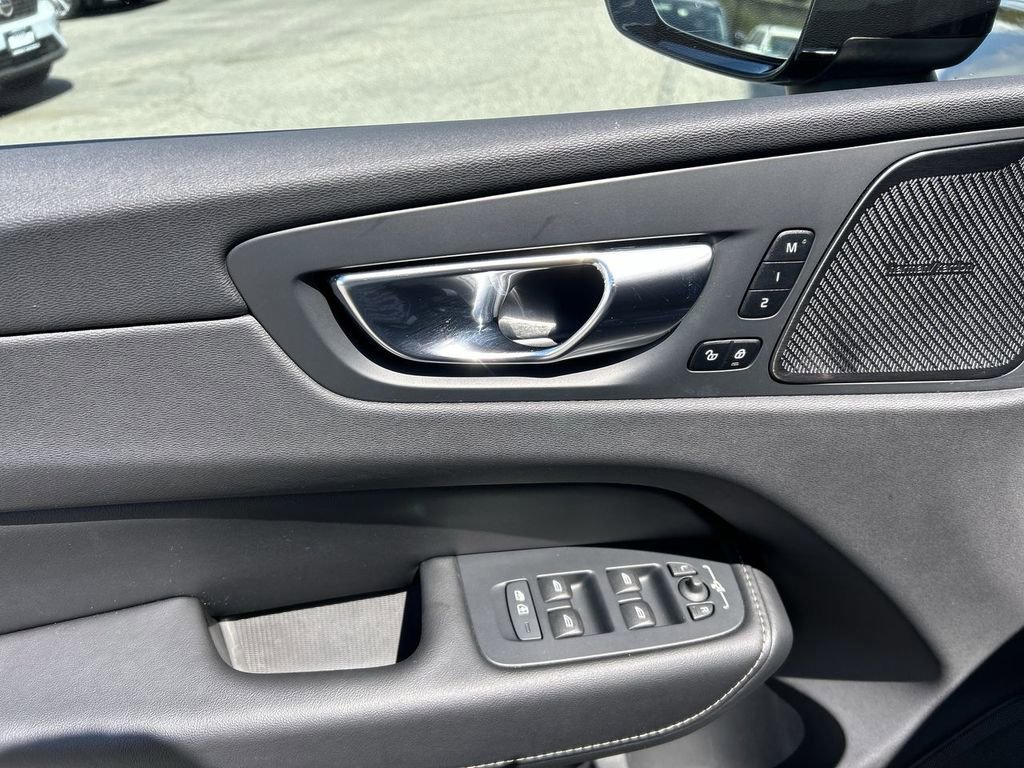 Certified 2022 Volvo XC60 B5 Inscription w/ Advanced Package AWD/4WD image 16