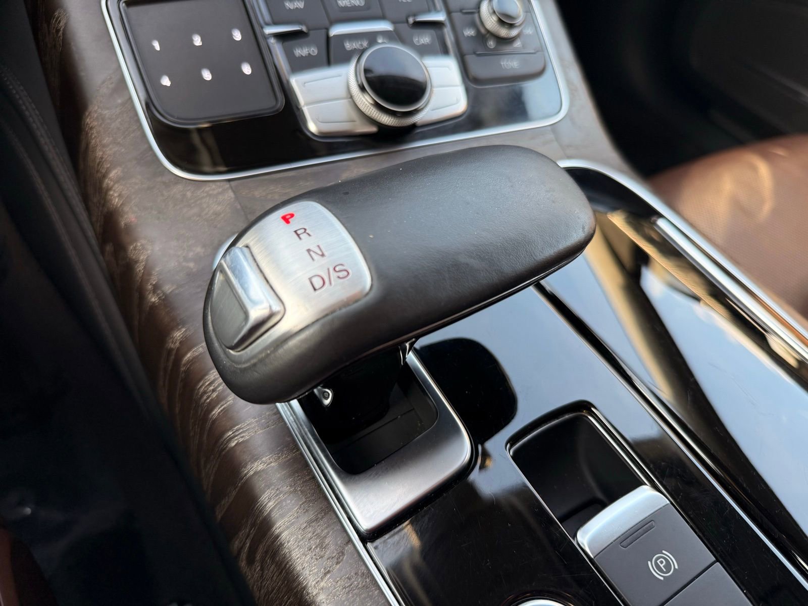 Used 2015 Audi A8 L 4.0T image 27