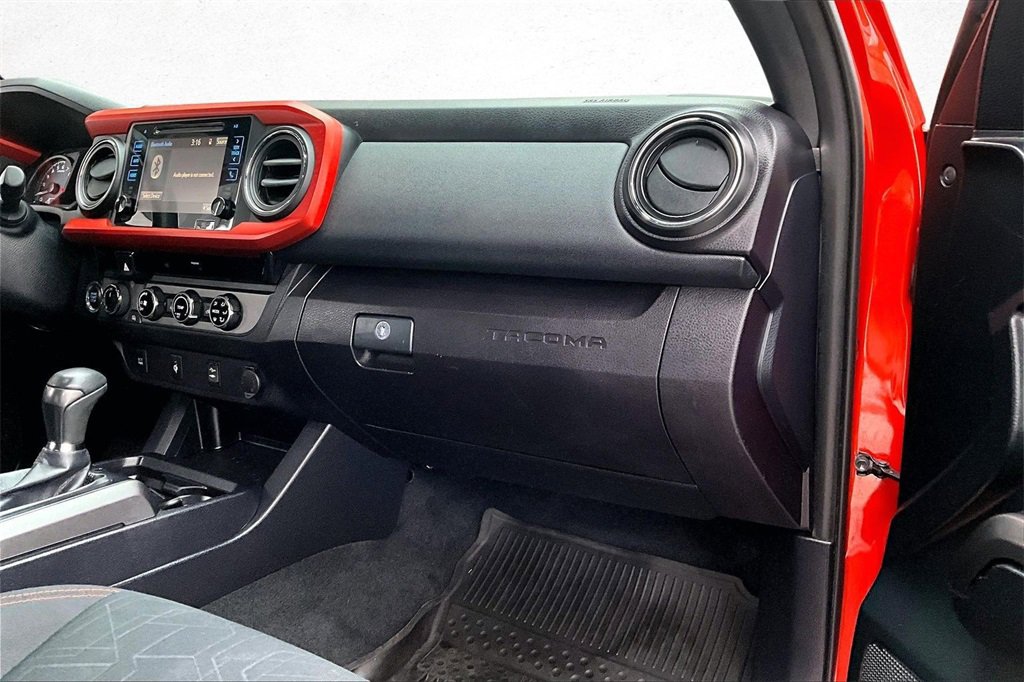 Used 2017 Toyota Tacoma TRD Off-Road image 25
