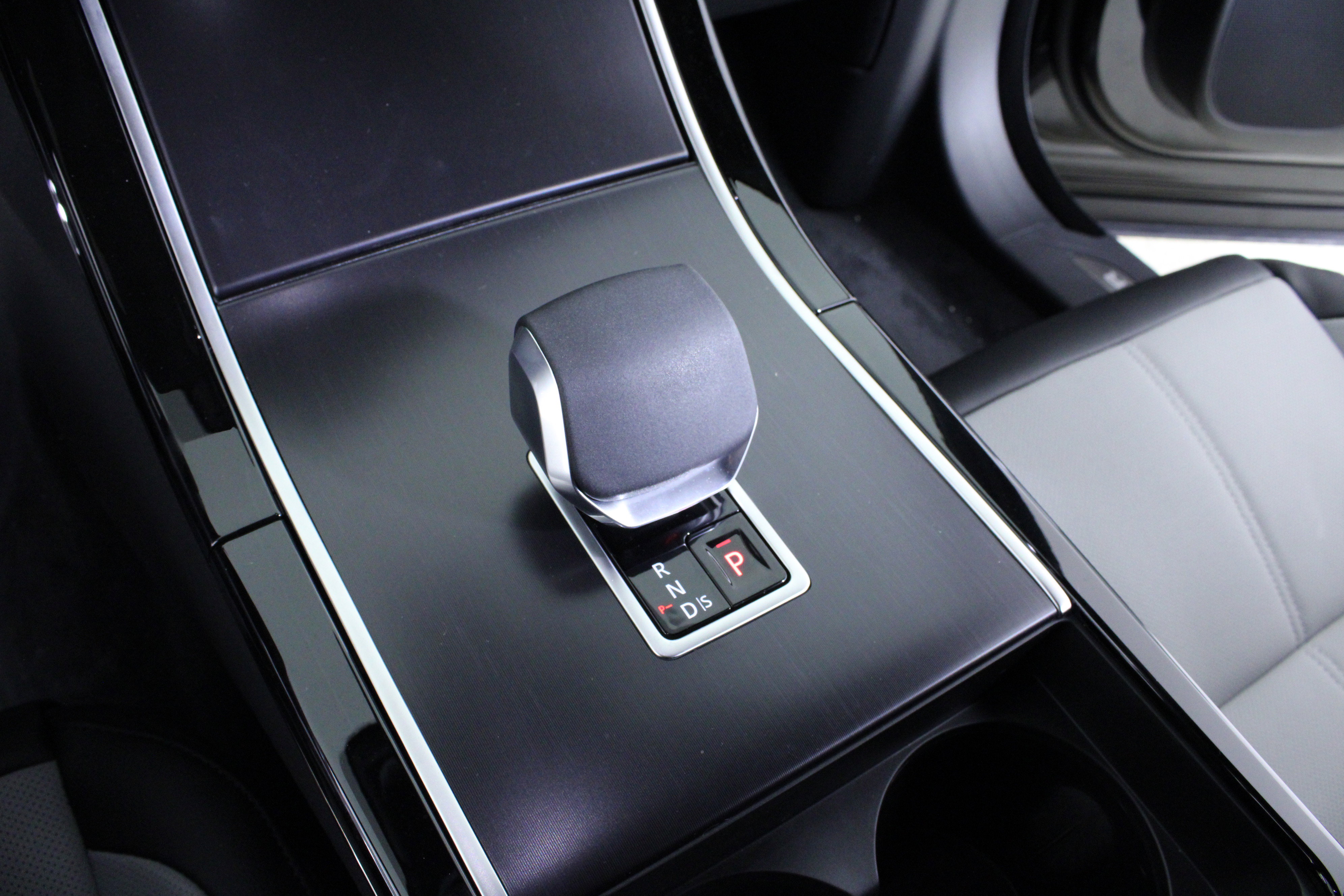 New 2026 Land Rover Range Rover Velar Dynamic SE image 22