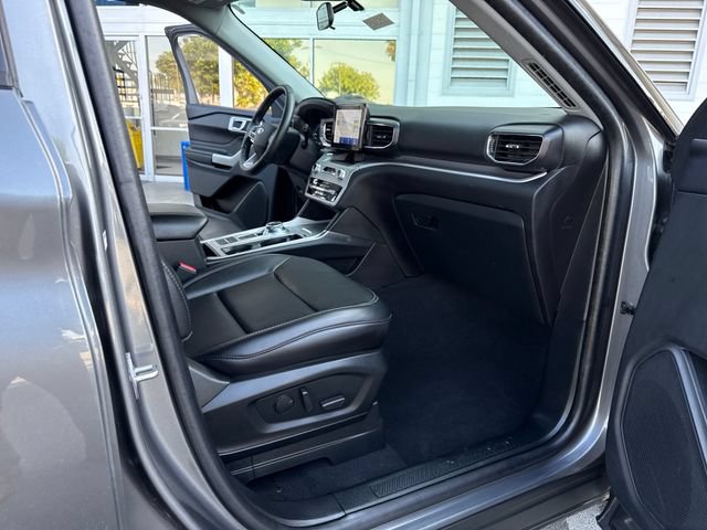 Used 2022 Ford Explorer XLT w/ Equipment Group 202A RWD image 32