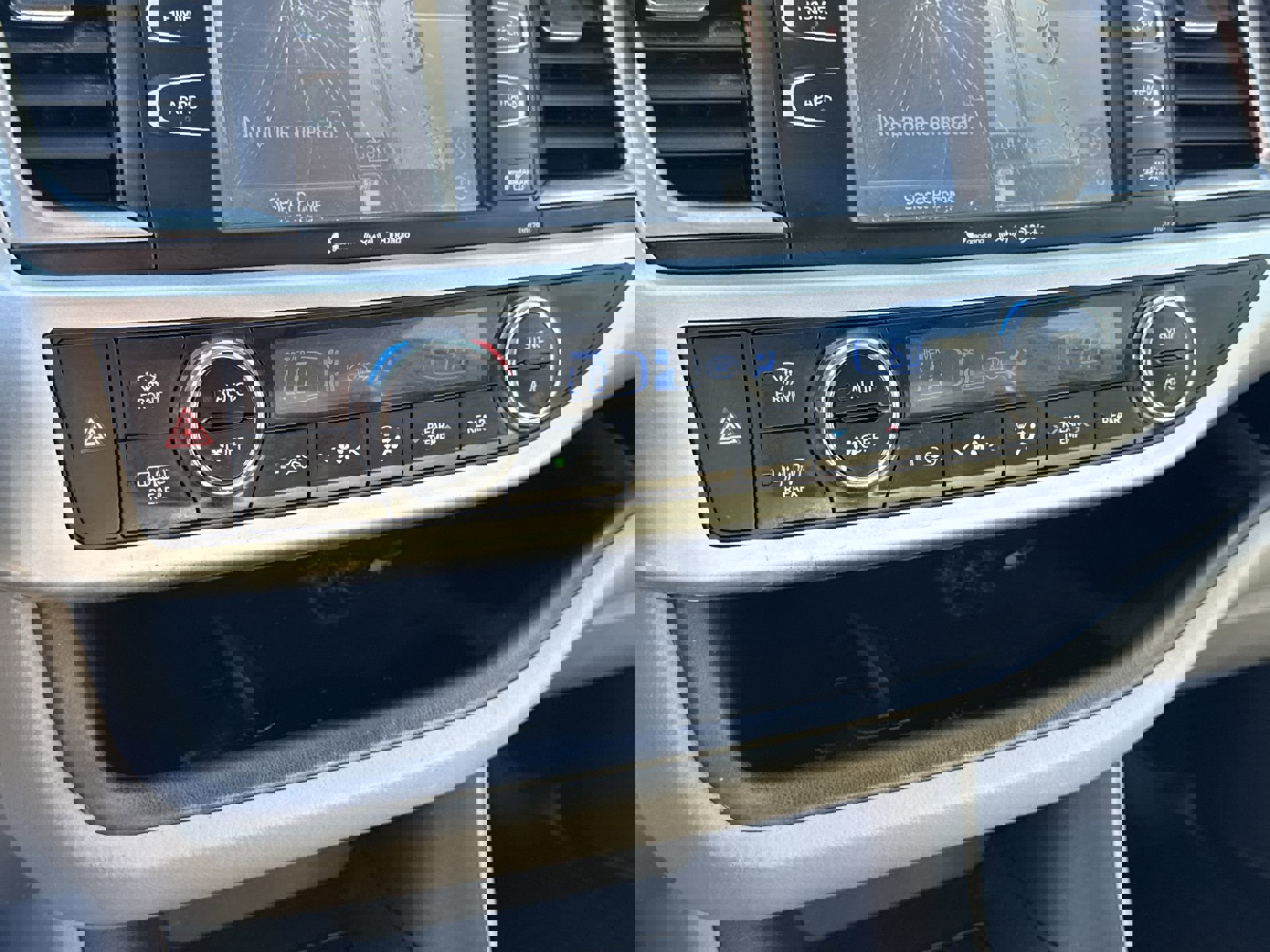 Used 2018 Toyota Highlander XLE image 26