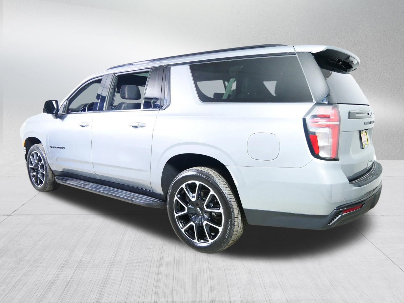 Used 2024 Chevrolet Suburban RST image 5