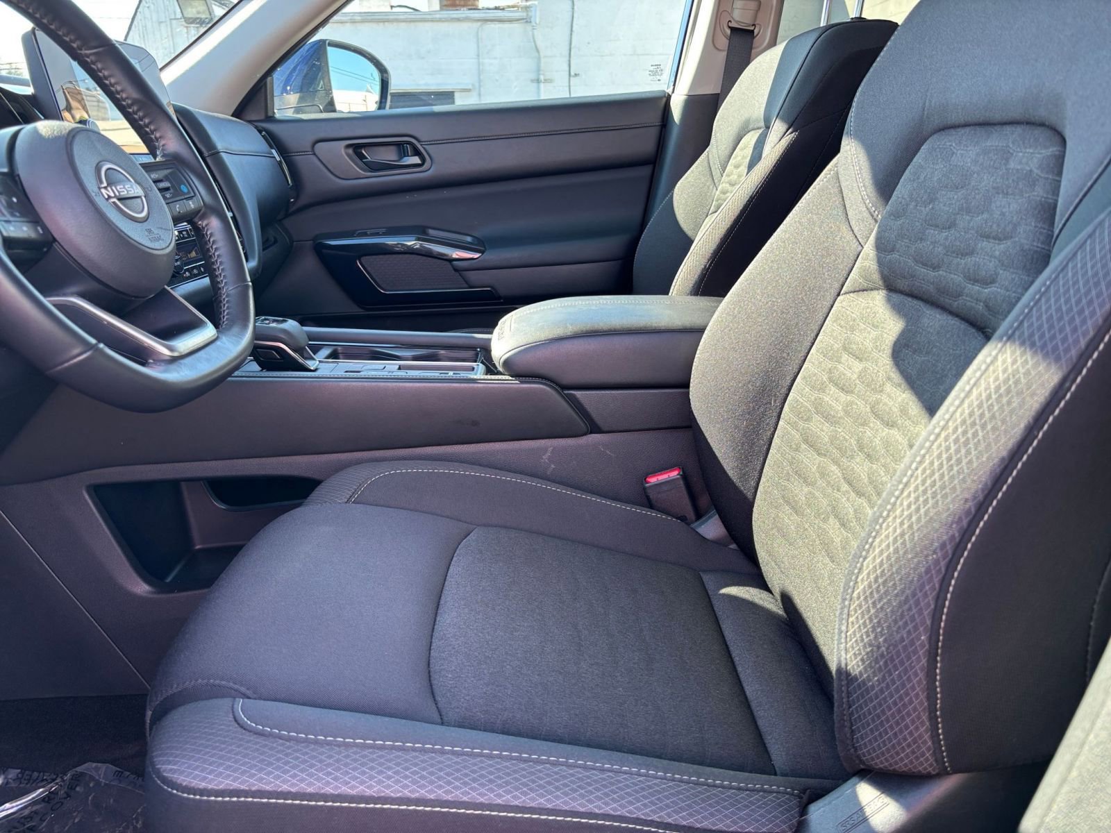 Used 2025 Nissan Pathfinder SV image 27