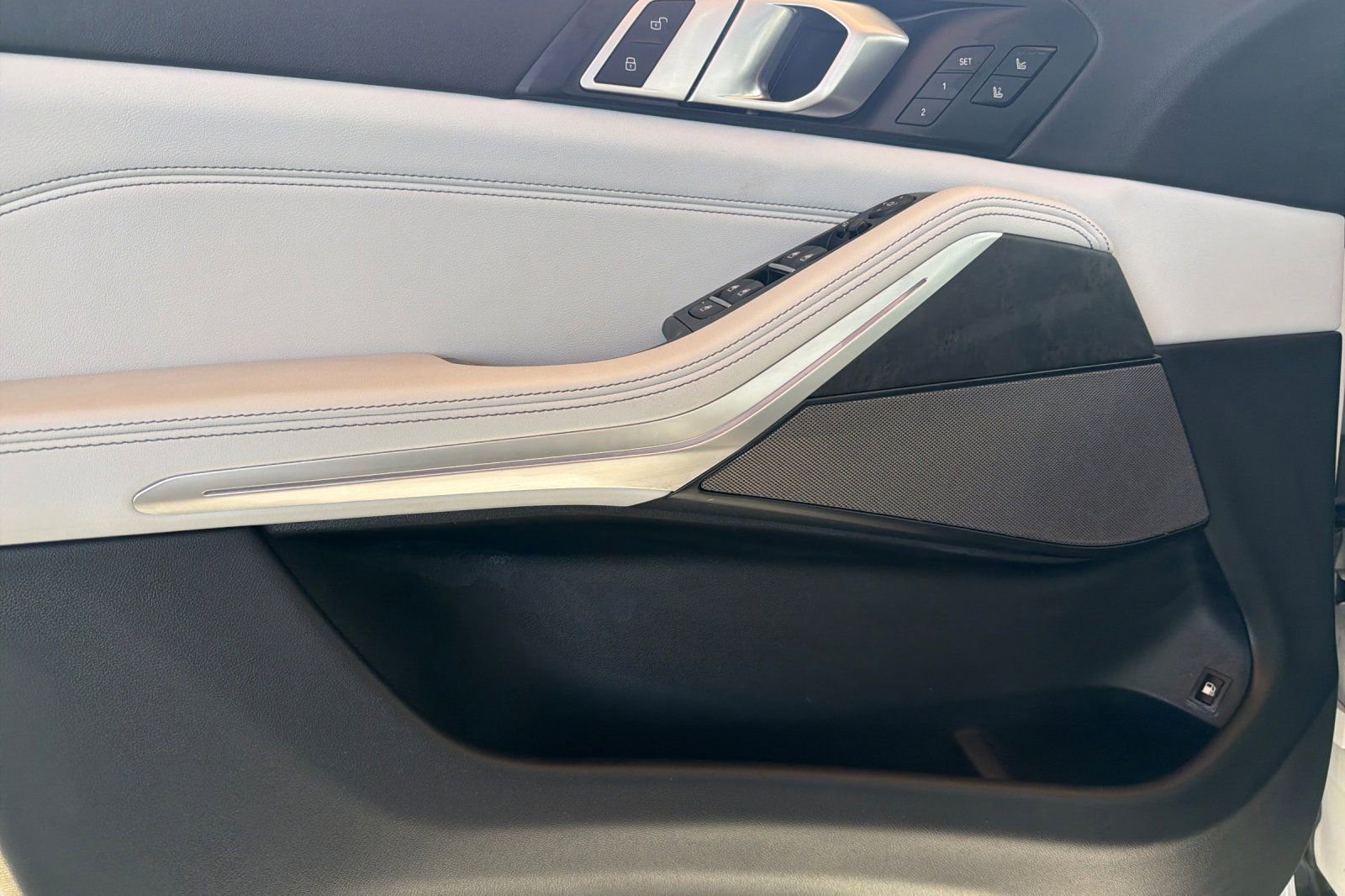 Used 2024 BMW X5 xDrive50e w/ Premium Package image 12