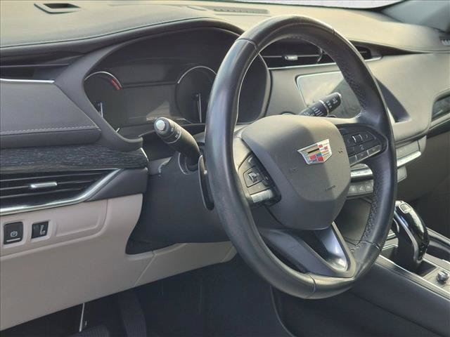 Used 2022 Cadillac XT4 Premium Luxury w/ Enhanced Visibility Package FWD image 3