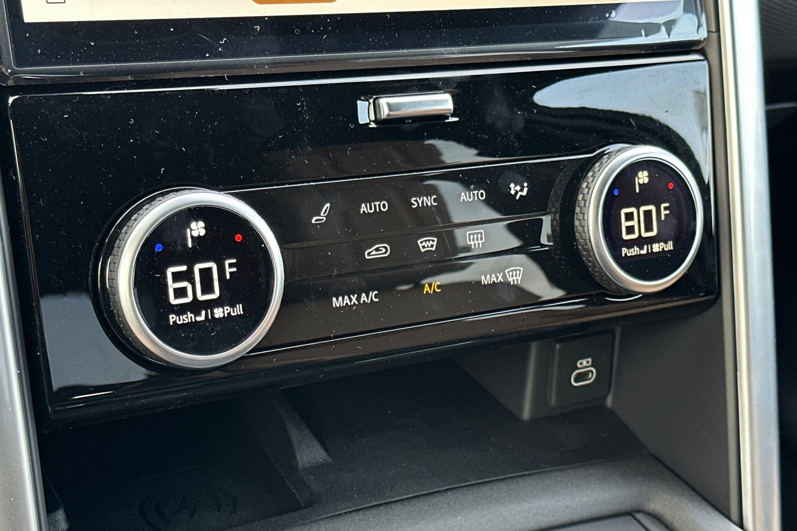 New 2025 Land Rover Discovery Dynamic SE image 19