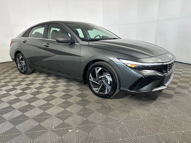 Used 2024 Hyundai Elantra SEL w/ Convenience Package video 2