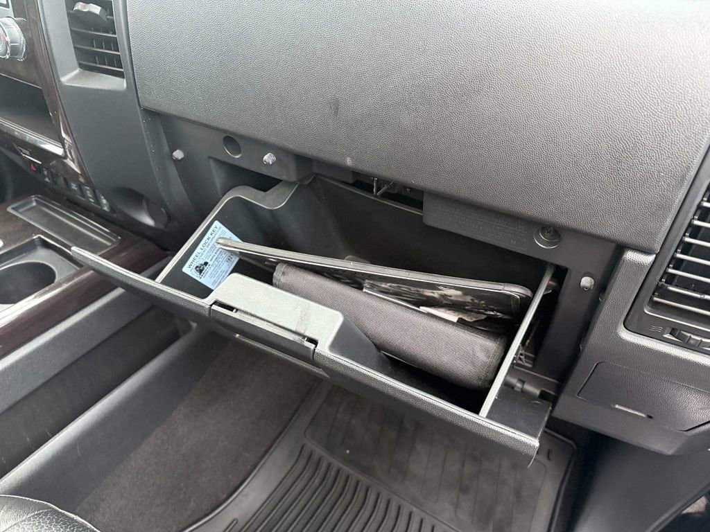 Used 2015 Nissan Titan SL image 28