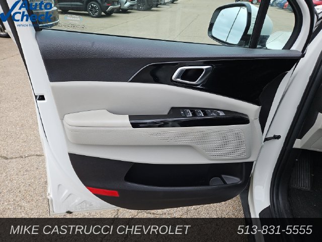 Used 2024 Kia Carnival EX FWD image 21