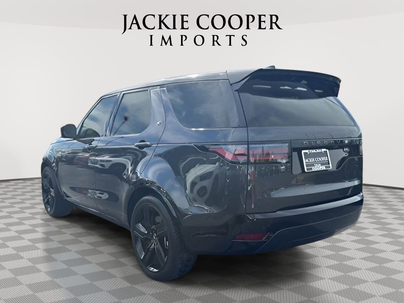 Used 2023 Land Rover Discovery HSE R-Dynamic AWD/4WD image 3